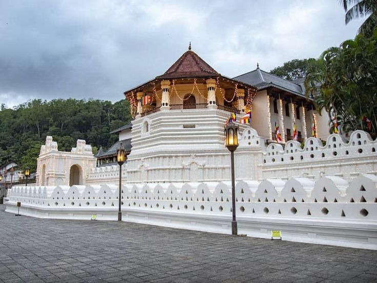 Kandy City & Temple of the Sacred Tooth Relic